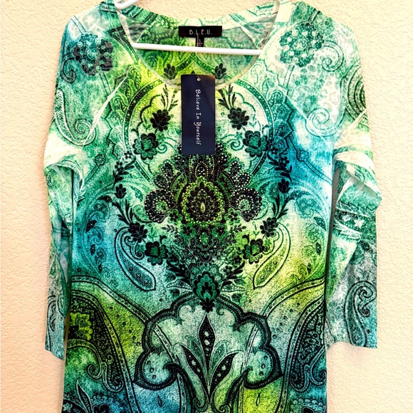 B.L.E.U. Green and Blue Paisley Women's Top Women’s Small New with Tags - Picture 1 of 8